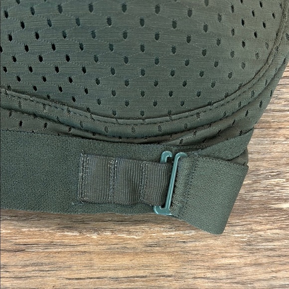 Layer8 Women's Size Medium Adjustable Band and Straps Sports Bra NWT - Picture 8 of 8